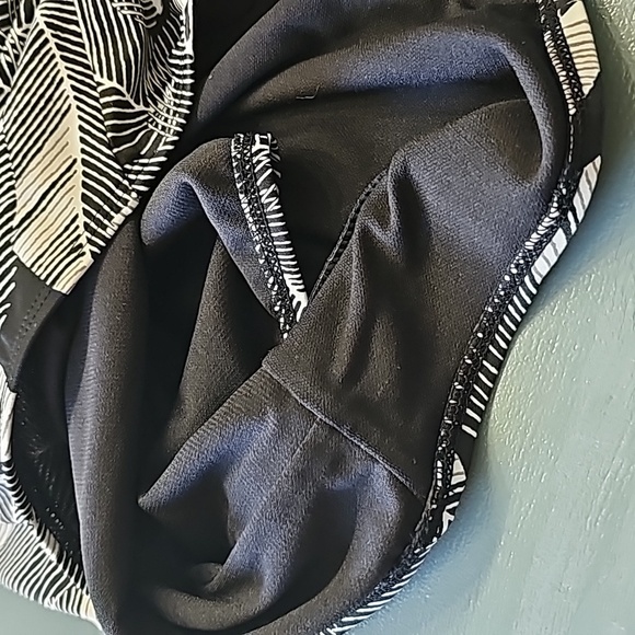 Time and Tru one peice bathing suit black and white. 2X 20W-22W.‎ - Picture 8 of 9